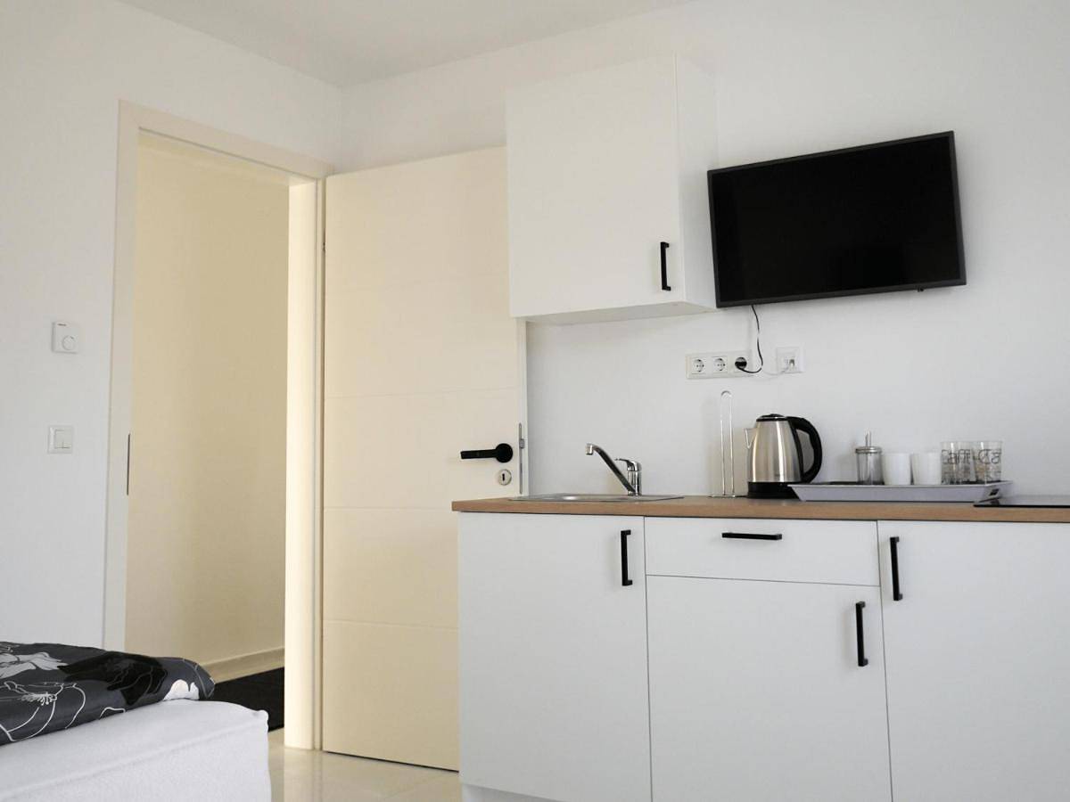 Apartments Issa in Berlin Märkisches Viertel, Berlin
