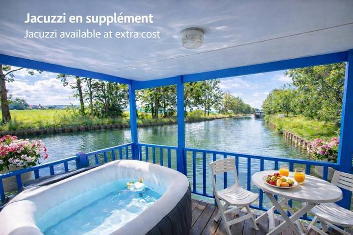 Bateau pour 6 personnes, avec jacuzzi et jardin, adapté aux familles à Ouges