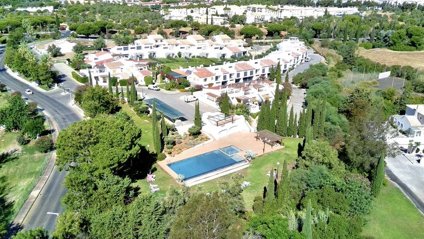 Villa voor 6 personen, with kinderzwembad and tuin as well as balkon in Vilamoura