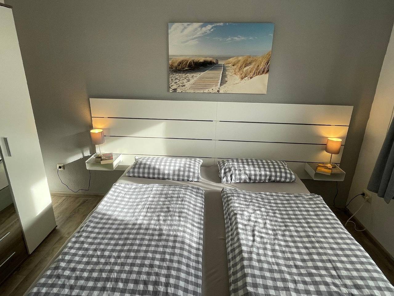 Ganze Ferienwohnung, Sonnige Ferienwohnung mit großem Garten in Harlesiel, Landkreis Wittmund