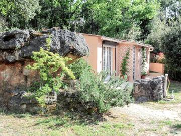 Gîte pour 2 personnes, avec jardin et terrasse, animaux acceptés à Montauroux