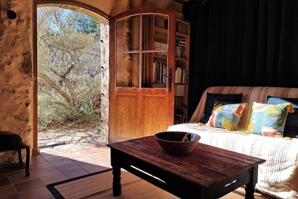 Room in a Provençal bastidon in Salernes, Draguignan region