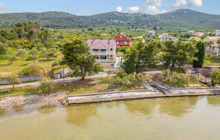 Ganze Ferienwohnung, Urlaub am Meer: Gemütliches Apartment mit einem Schlafzimmer, Pool und Terrasse in Pasman in Pasman Stadt, Pasman