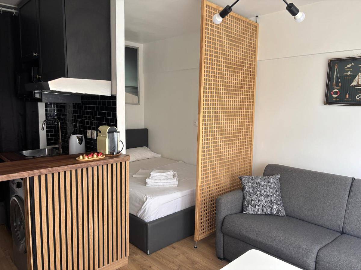 Appartement entier, One-Bedroom Apartment in Saint-Laurent-du-Var, Côte méditerranéenne (France)
