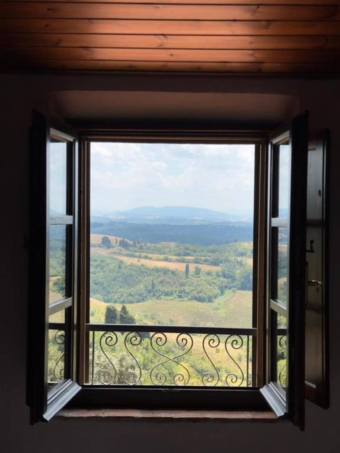 Appartement entier, Appartement 'Scorcio D'infinito Di Peccioli' avec vue sur la montagne, terrasse partagée et Wi-Fi in Peccioli, Province de Pise