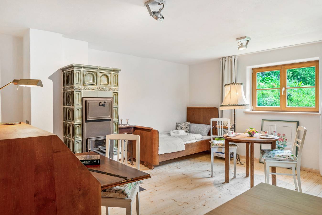 Entire apartment, Kachelofenstüble im Häusle – Holiday Apartment at Hofgut Heiligenberg in Heiligenberg, Region Bodensee-Oberschwaben