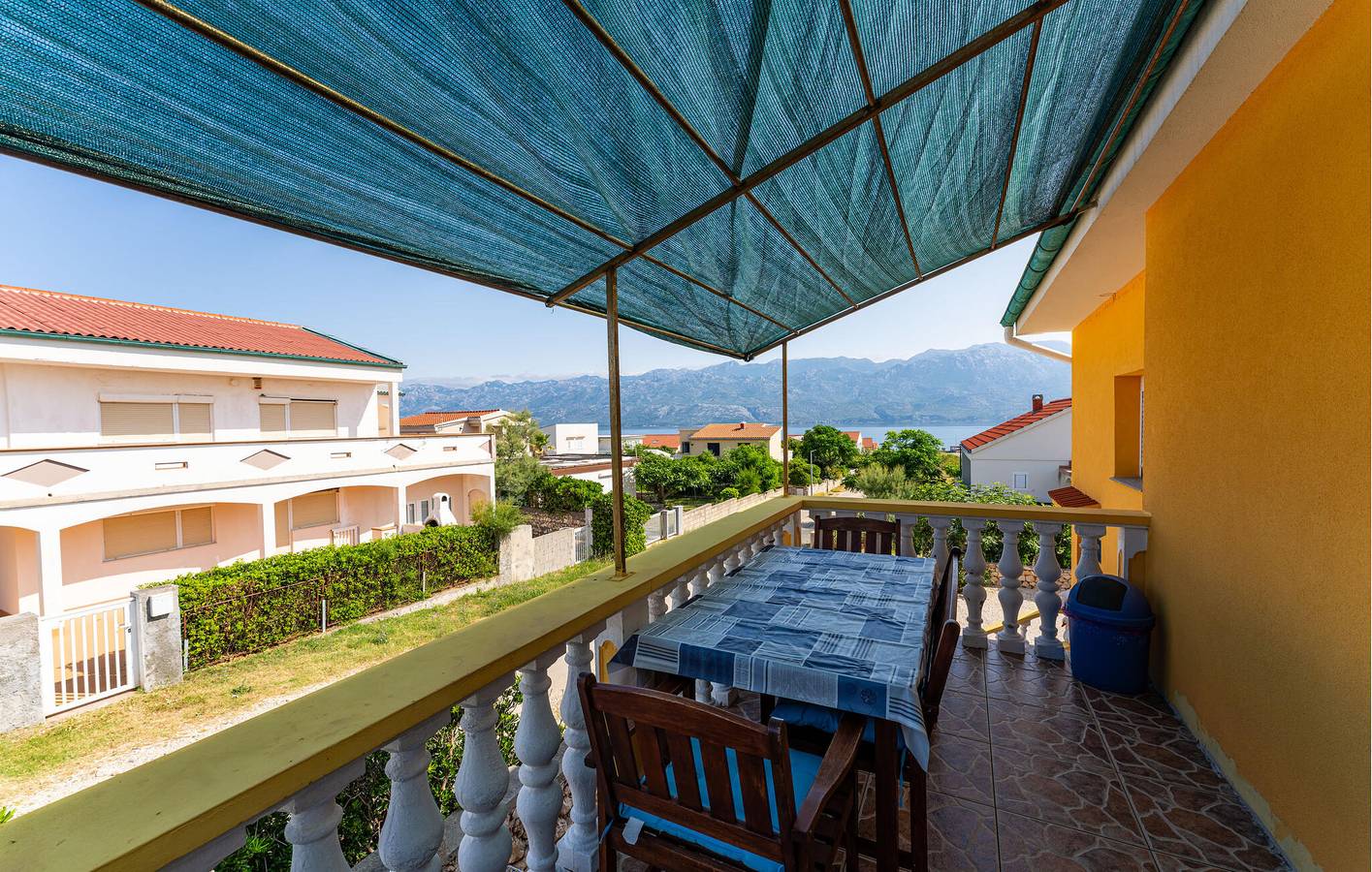 Ganze Ferienwohnung, Gemütliche Ferienwohnung am Meer mit Terrasse und Parkplatz, 400 m von der Küste entfernt in Razanac, Zadar