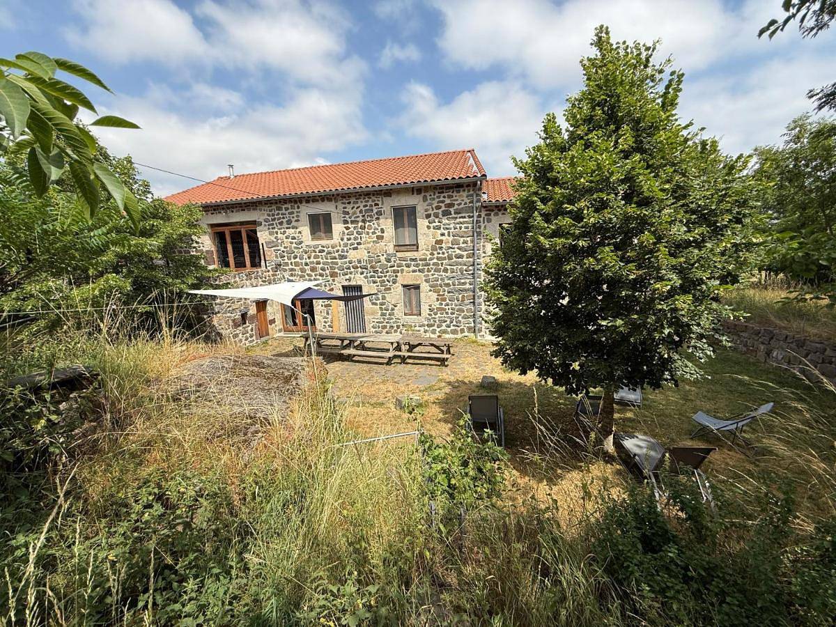Gîte L'Estaou, 3 épis, 15 pers, 18 couchages - Ancienne ferme rénovée - Label Ecogîte in Arlempdes, Haute-Loire