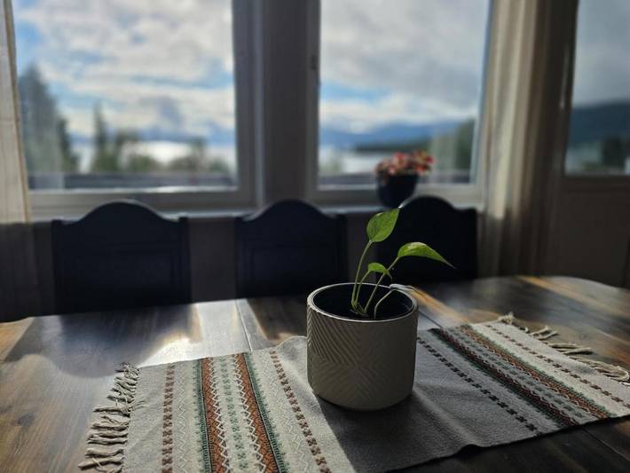 Ferienhaus für 8 Personen, mit Balkon und Terrasse sowie Garten und Ausblick in Tingvoll