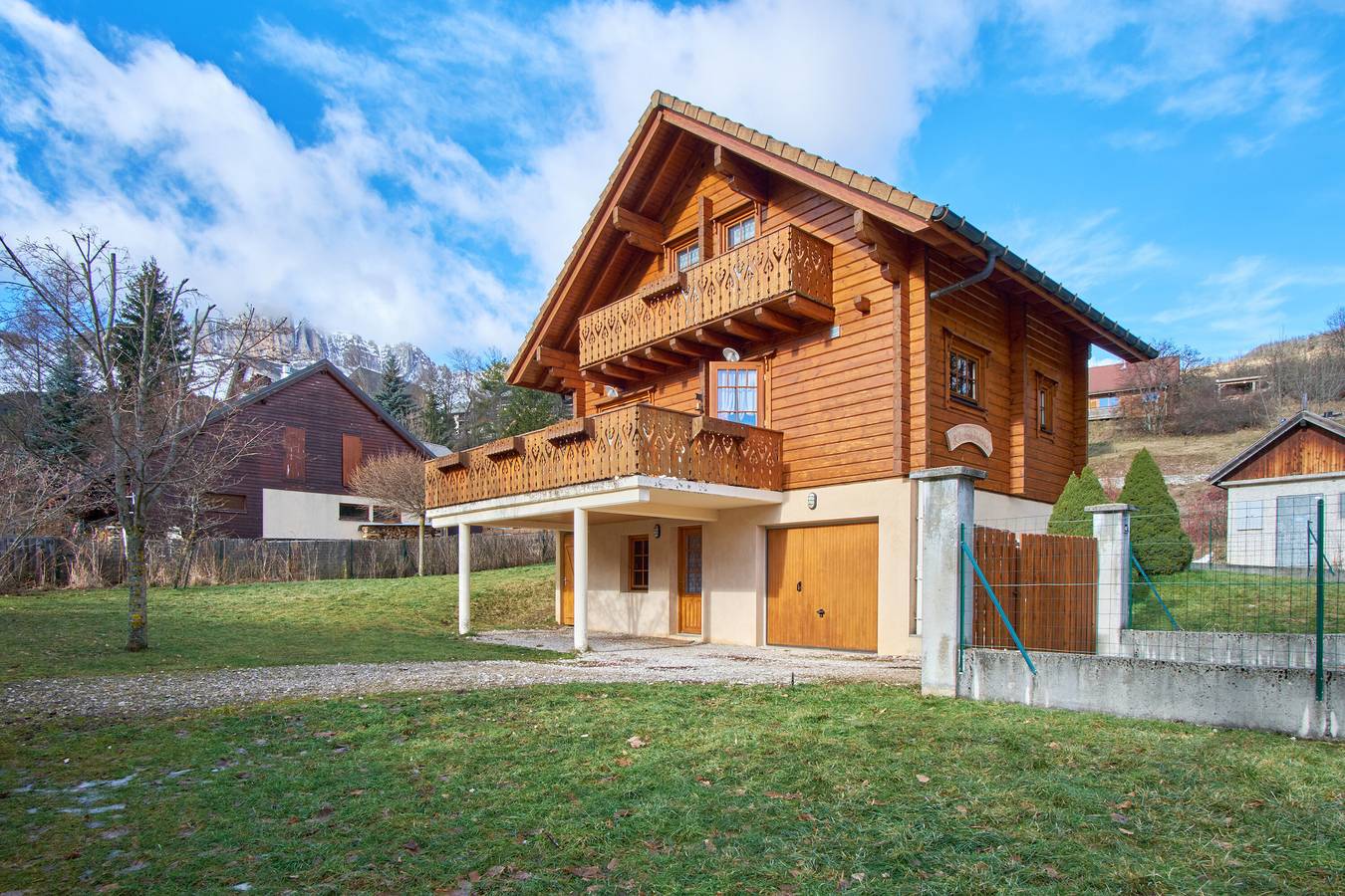 Chalet 'Le Serac' with Mountain View, Private Terrace and Wi-Fi in Gresse-En-Vercors, Parc Naturel Régional Du Vercors