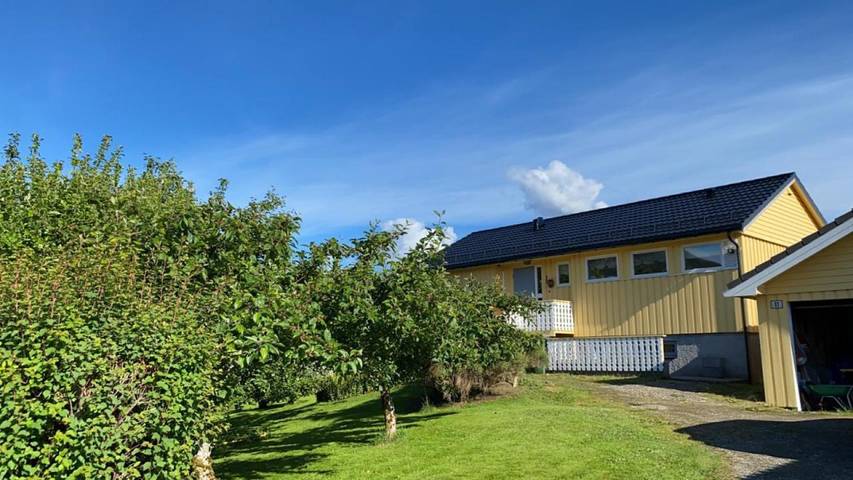 Ferienhaus für 8 Personen, mit Terrasse und Ausblick sowie Garten, mit Haustier - 1