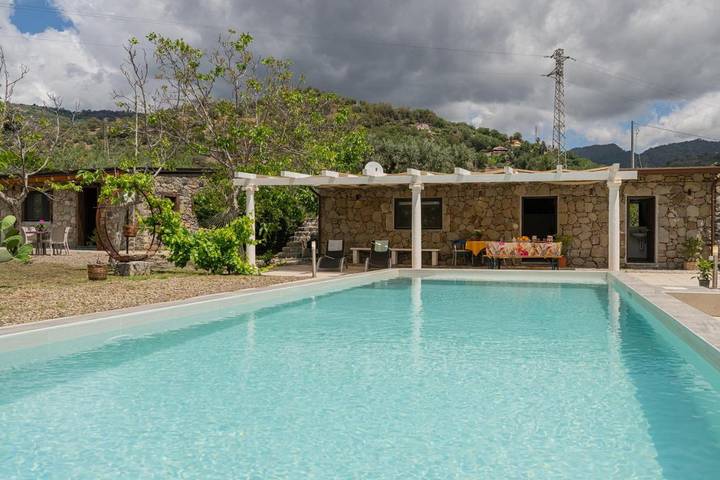 Ferienhaus für 6 Personen, mit Terrasse und Garten sowie Pool
