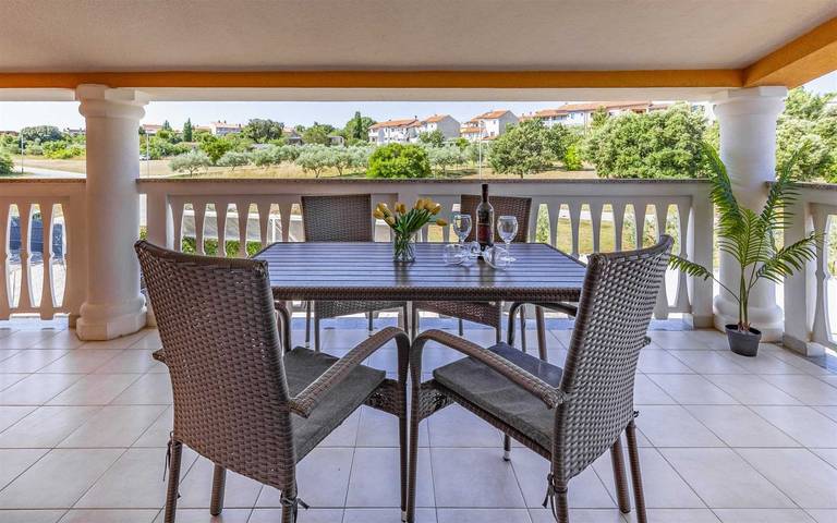 Ferienwohnung für 4 Personen, mit Balkon und Pool, kinderfreundlich in Medulin - 2