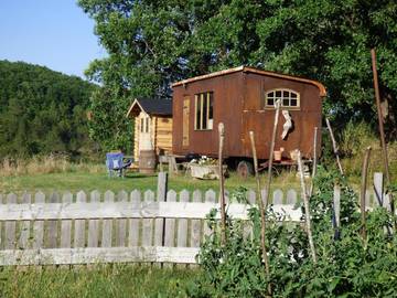 Gîte pour 2 personnes, avec jardin et vue, animaux acceptés à Puy-l'Évêque