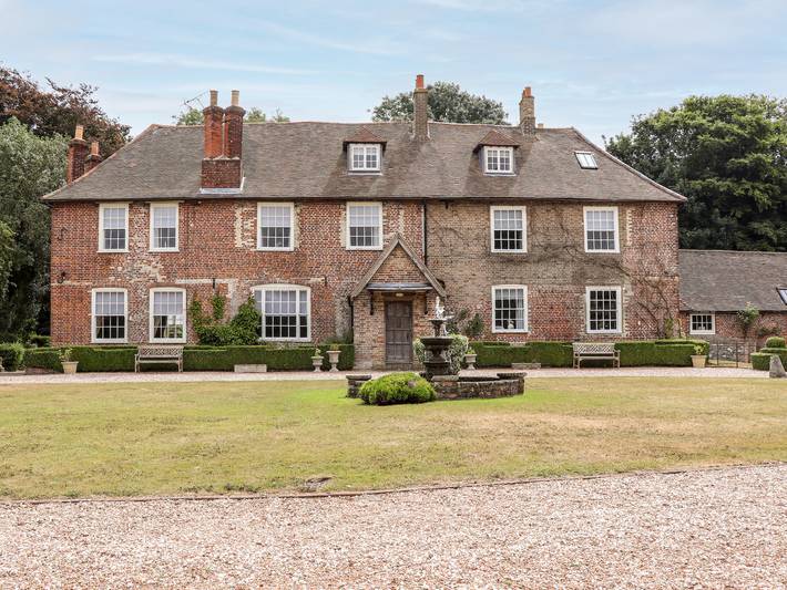 Cottage for 22 people, with garden in Kent