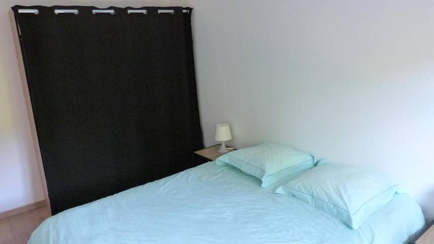 Gîte pour 2 personnes, avec terrasse et vue à Arbois (homonymie) - 2