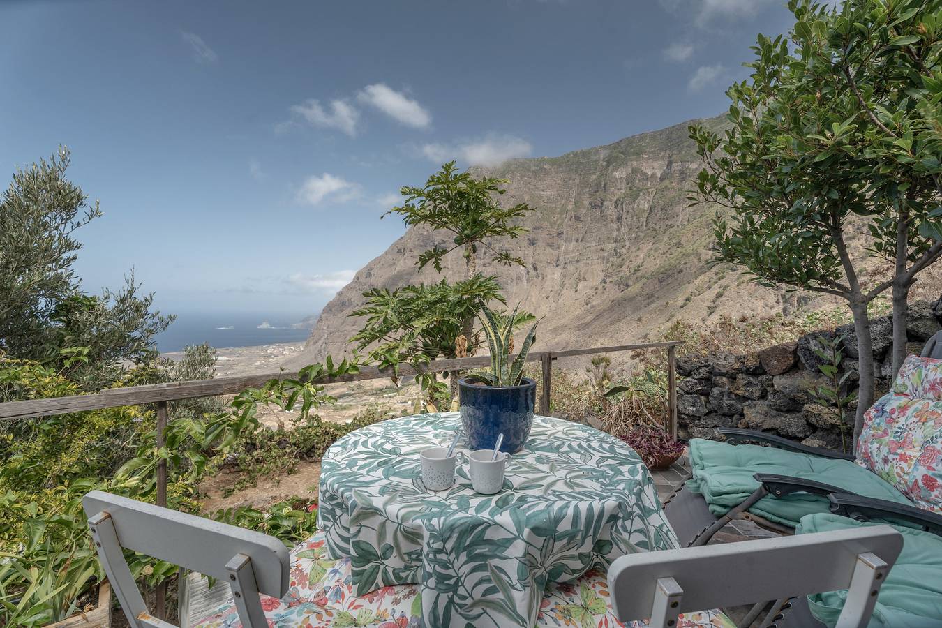 Maison de vacances 'El Laurel' avec vue sur la mer, terrasse privée et Wi-Fi in Las Lapas, Frontera