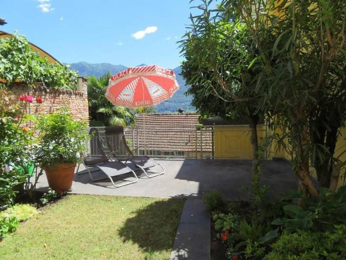 Ferienwohnung für 2 Personen, mit Terrasse und Garten sowie Seeblick in Muralto