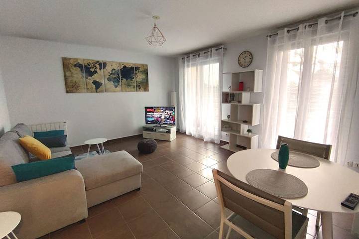 Gîte pour 4 personnes, avec Terrasse et Jardin à Mantes-la-Jolie