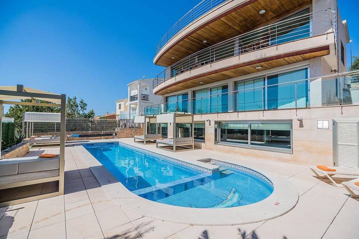 Ferienhaus für 10 Personen, mit Whirlpool und Balkon sowie Garten in Alcúdia