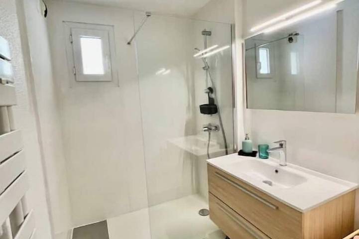 Appartement entier, Ile Verte, calme, terrasse et parking privé in Grenoble, Isère
