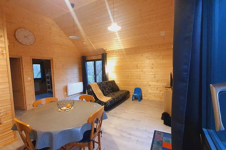 Chalet with terrace and garden 5 minutes from the village, near lake and ski resorts in La Tour-d'Auvergne, Regionaler Naturpark Volcans d'Auvergne