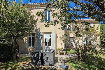 Gîte pour 9 personnes, avec jacuzzi et piscine à Belvès-de-Castillon