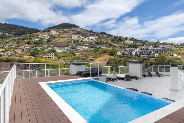 Casa de férias para 4 pessoas, com varanda e piscina, adaptado a crianças em Caniço (Santa Cruz)