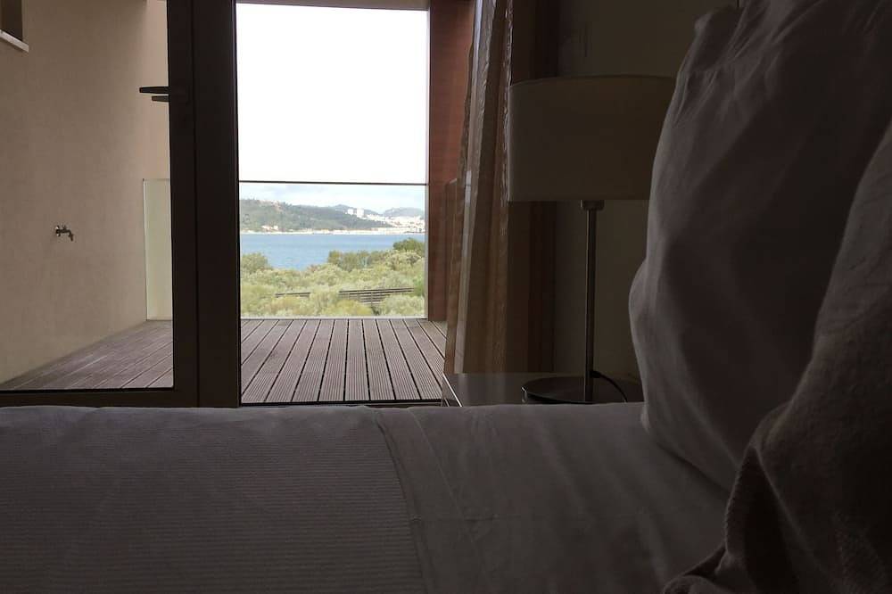 Hel leilighet, T2 i Troia, kvalitet, på stranden med fantastisk utsikt og basseng in Praia Tróia Mar, Carvalhal