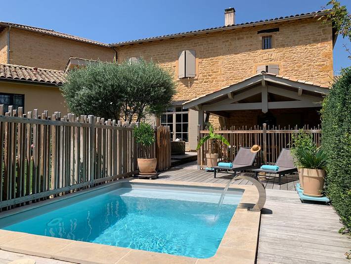 Location de vacances pour 2 personnes, avec Jardin et Piscine à Marcy