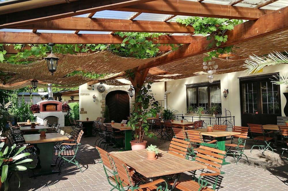 Ganze Wohnung, Gemütliches Einzelzimmer mit modernem Bad, Flachbild-Tv und Wlan in Schallstadt, Südschwarzwald