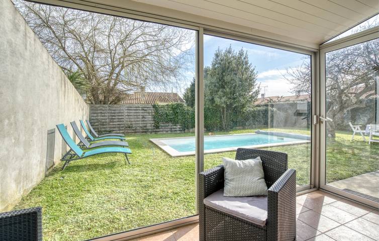 Location de vacances pour 6 personnes, avec terrasse ainsi que piscine et jardin à Rochefort - 4