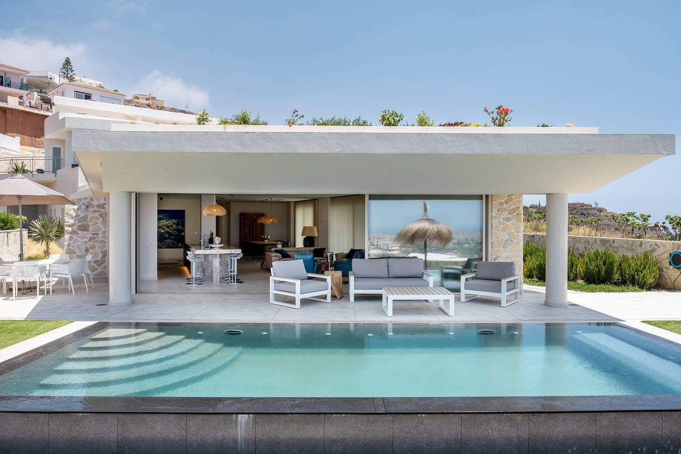 Villa 'Exclusive Too' met Zwembad, Terras & Wi-Fi in Torrox Costa, Torrox