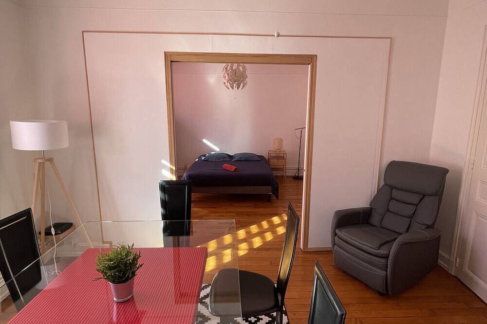 Apartamento entero, Encantador piso de 2 dormitorios en el centro de Vittel (aparcamiento gratuito) in Vittel, Neufchâteau