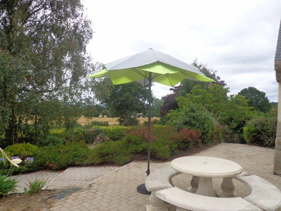 Les Agapanthes in Yvias, Côte de Goëlo