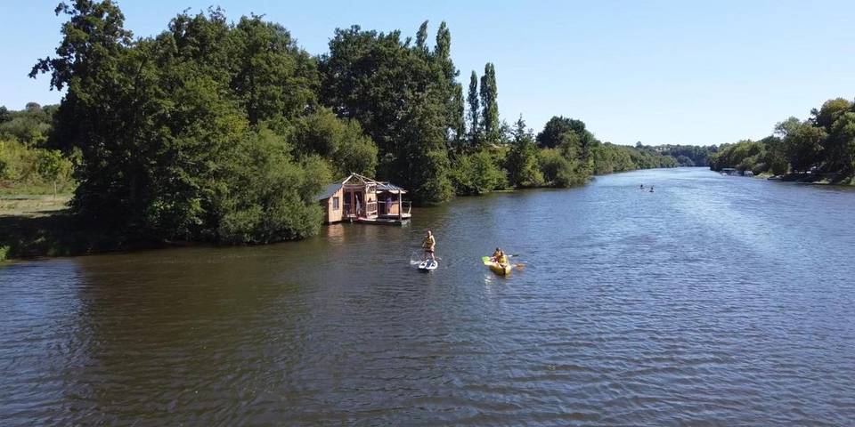 Gîte pour 2 personnes, avec vue et terrasse à Brissarthe