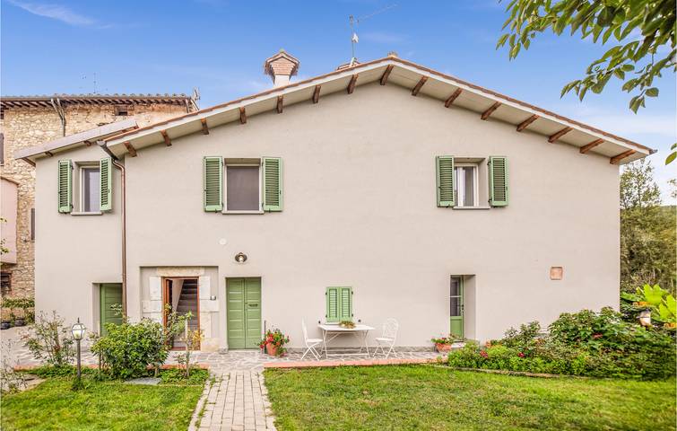 Accogliente appartamento con giardino e parcheggio, vicino al Tevere in Umbertide, Valtiberina