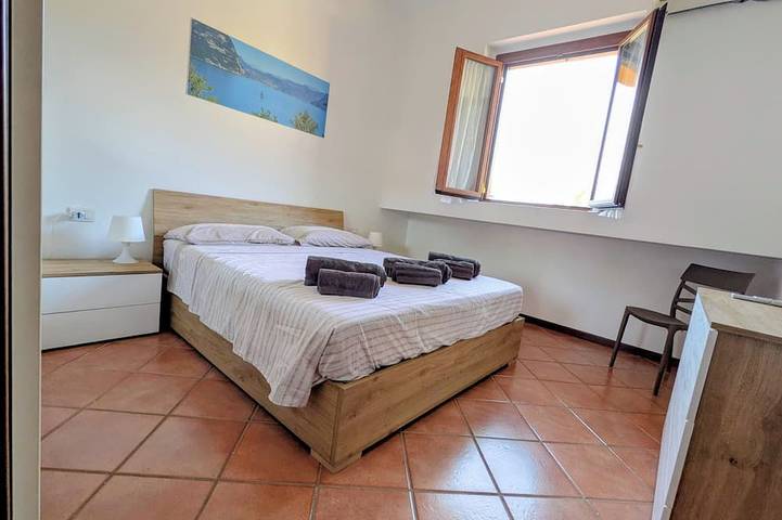 Ganze Wohnung, Entire apartment in a residence with a pool, 5 minutes from Lake Iseo in Menzino, Monte Isola