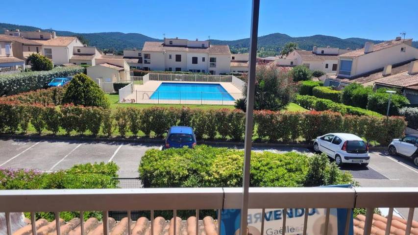 Appartement de vacances pour 4 personnes, avec piscine et terrasse