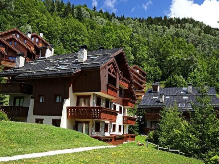 Chalet pour 4 personnes, avec balcon ainsi que piscine et sauna, adapté aux familles à Courchevel