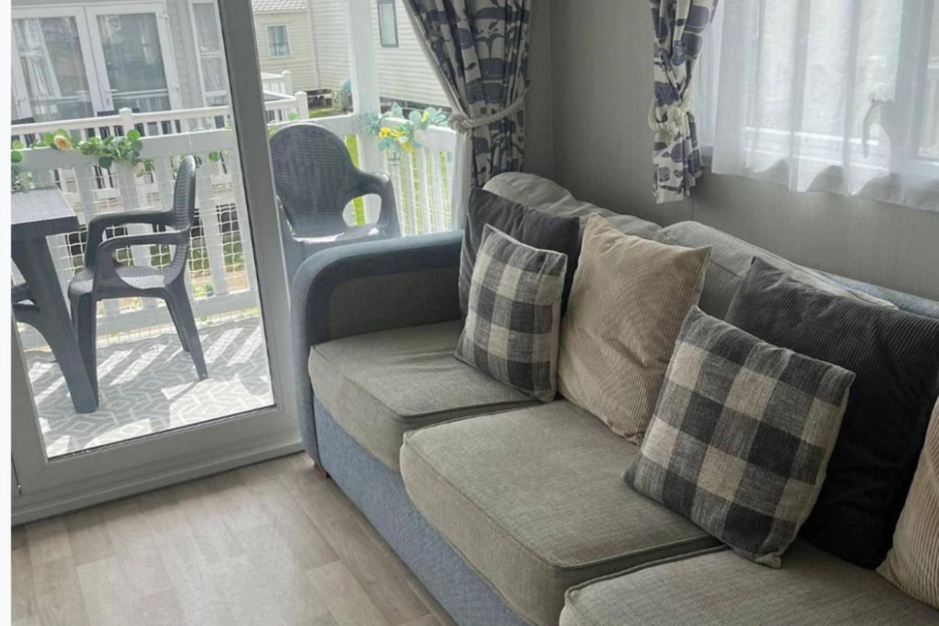 Silver-grade Mobile - Sleeps 6 - Dogs Welcome in Caister-on-Sea, Great Yarmouth