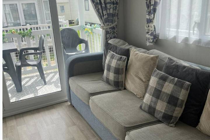 Silver-grade Mobile - Sleeps 6 - Dogs Welcome in Caister-on-Sea, Great Yarmouth
