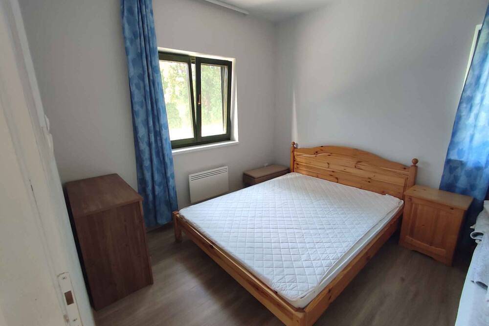 Ganze Wohnung, Ferienwohnung mit Pool und Klimaanlage am Wasser in Balatonudvari, Balatonfüredi járás