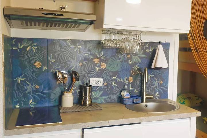 Apartamento entero, Studio on Frioul Island: at the foot of a beach and the Morgiret calanque. in Archipiélago de Frioul, Marsella