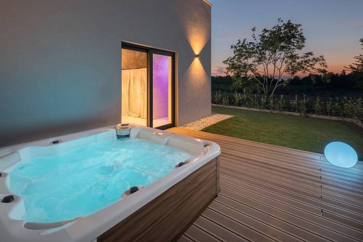 Ferienhaus für 8 Personen, mit Balkon/Terrasse und Garten sowie Pool in Lanterna - 3
