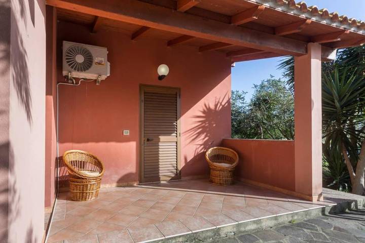 Location de vacances pour 3 personnes, avec Terrasse ainsi que Jardin et Vue à Arborea - 3