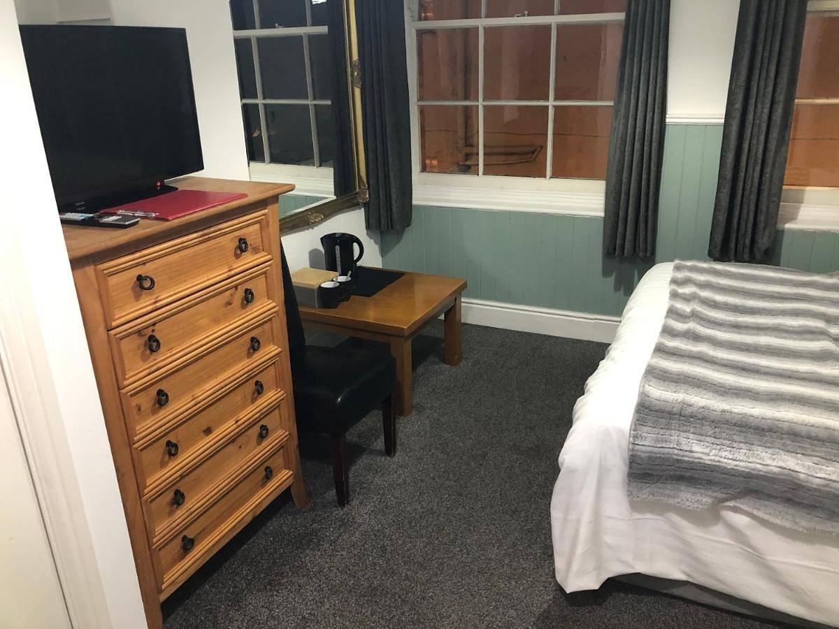 Large Twin Room in Totnes, Devon
