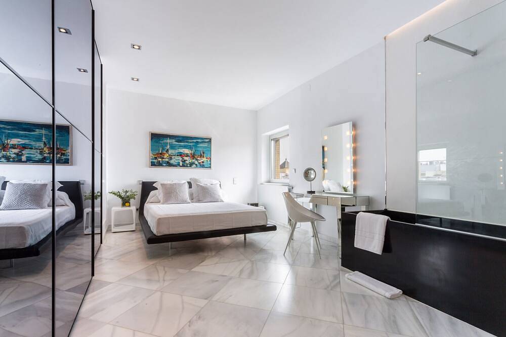 Entire apartment, Spectacular attic with the best terrace in Seville in Casco Antiguo, Sevilla