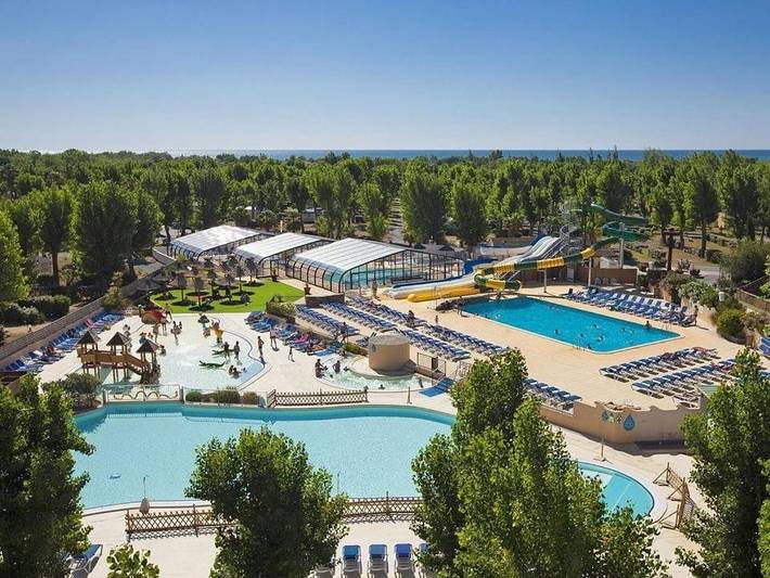 Camping pour 6 personnes, avec Terrasse et Jardin ainsi que Bassin pour enfant et Piscine