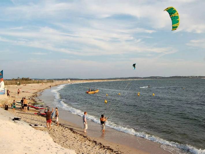 Gîte pour 6 personnes, avec piscine et jardin dans Plage Font Brun Carqueiranne - 4